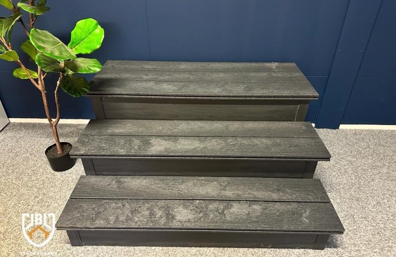 Stacaravan trap met 3 treden 656f0a8b55052